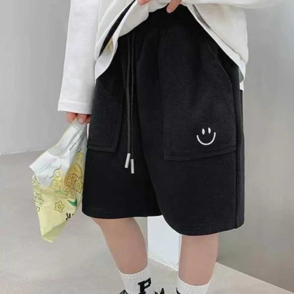Boys shorts for children aged 2-8 summer fashion minimalism gray smiling face wearing sports pants outside W240813