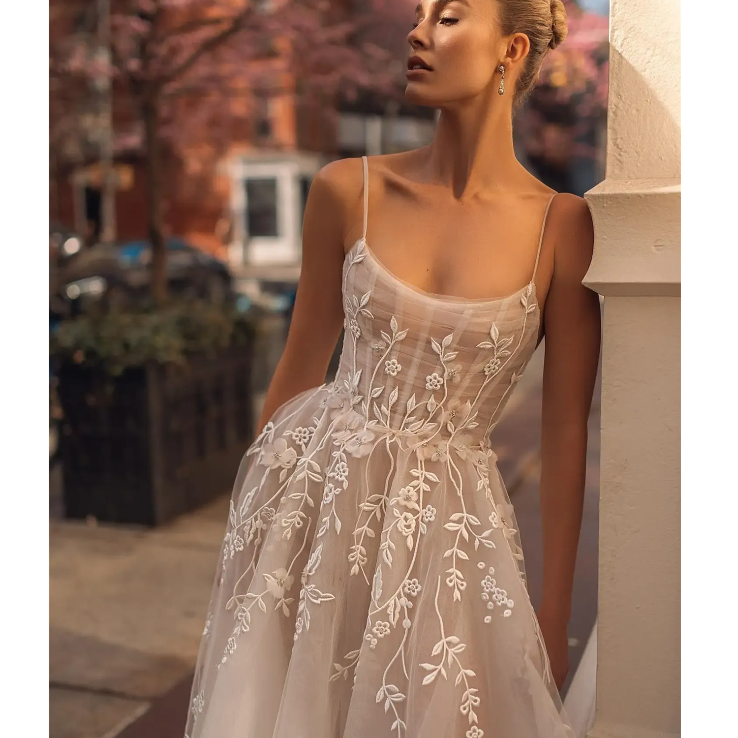 Illusion Bodice Spaghetti A Line Wedding Dresses Sleeveless Applique Beach Backless Custom Made Tulle Vestido de Novia 2024