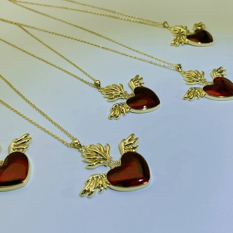 Jewellery High 3 Quality Gold Plated Copper Angel Heart Wings Pendant Necklace for Special Occasions Gift Textured Elegant Accessory