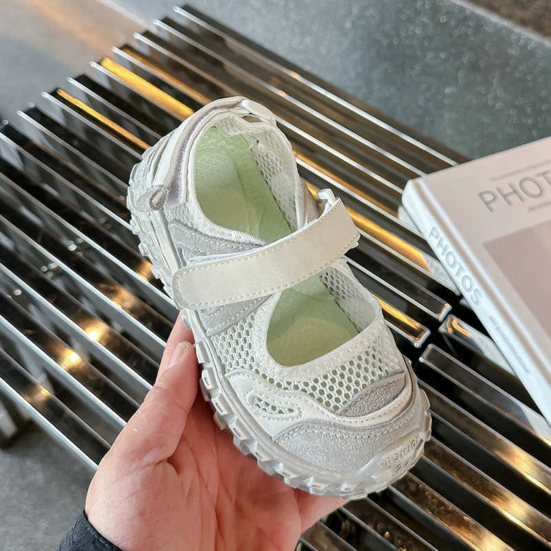 Sneakers Girls sports sandals summer 2024 new style childrens mesh breathable toe cap white mesh shoes versatile for students and girls H240805