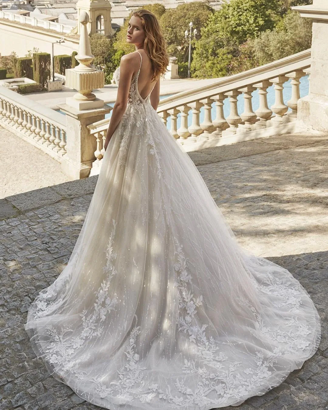 Romantic Lace Tulle Wedding Dresses Sexy Backless A Line Spaghetti Straps Appliques Ruffles Long Bridal Gowns