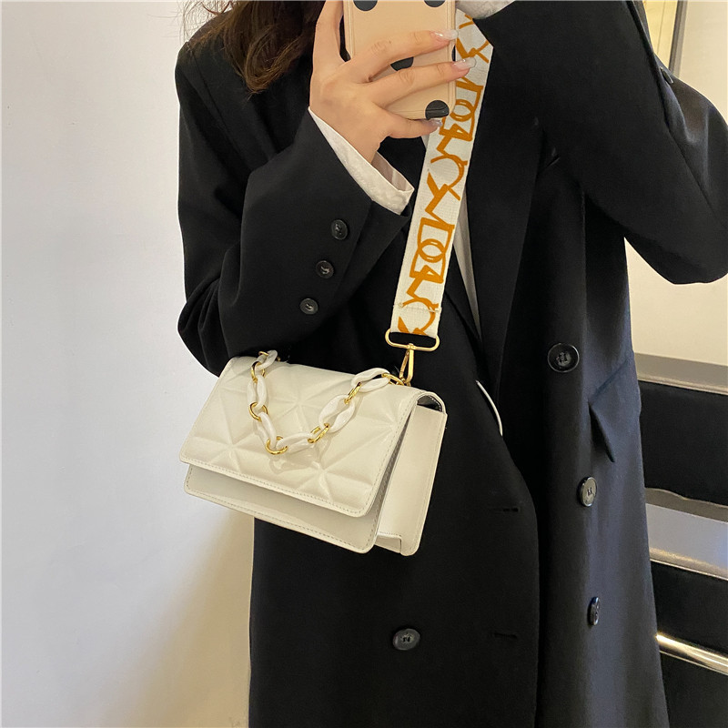 Designer tote bag simple leisure handbag fashion 2024 new retro personality wide shoulder strap shoulder bag Yankee thick chain small bag