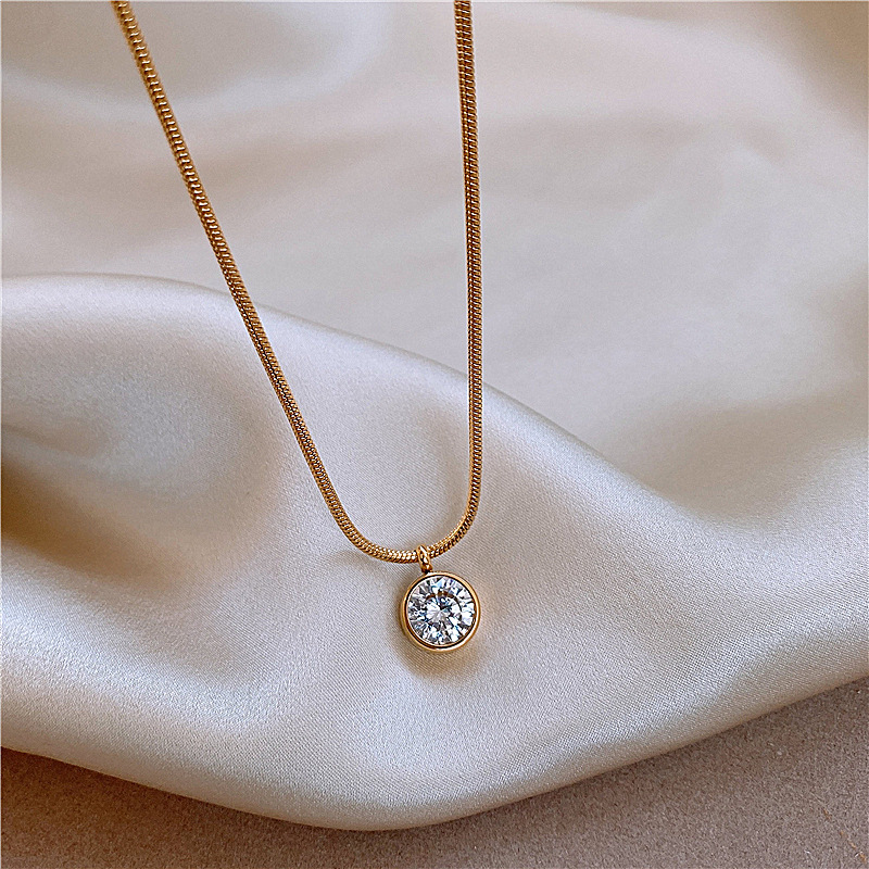 2024 Ins Top Sell Solitaire Circle Pendant Vintage Jewelry Stainless Steel Round Cut White 5A Cubic Zircon CZ Diamond Party Women Wedding Clavicle Necklace Gift
