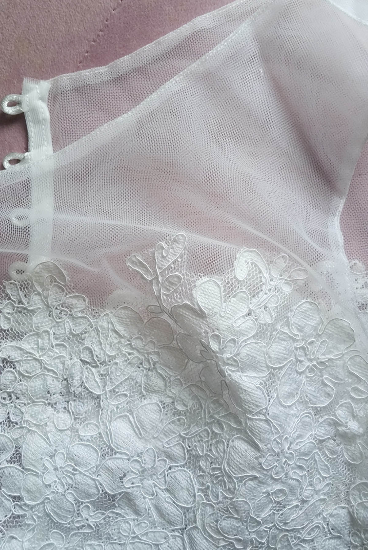 Sexy Women Wrap Jacket Lace Up Sleeveless Bride Jackets Sheer Appliques Short Bridal Cloak Formal Wedding Accessories