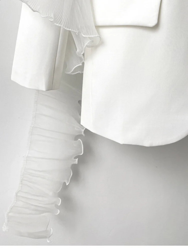 EAM Women White Ruffles Big Size Blazer Lapel Long Sleeve Loose Fit Jacket Fashion Spring Autumn 2024 1DE3921 240813