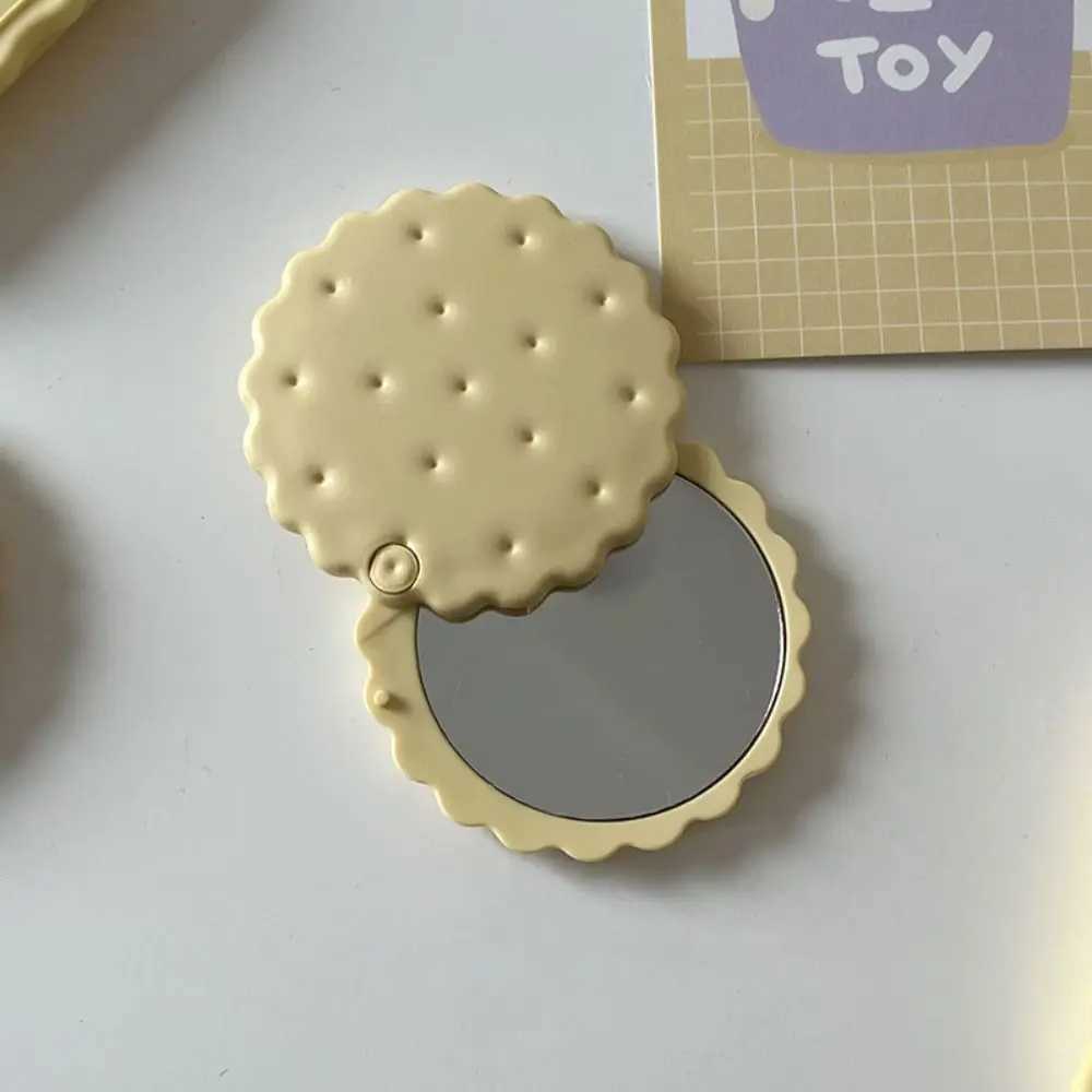 Mini Biscuit Handheld Mirror Portable Cheese Biscuit Design Biscuit Makeup Mirror Cute Folding Biscuit Pocket Mirror Female W240813