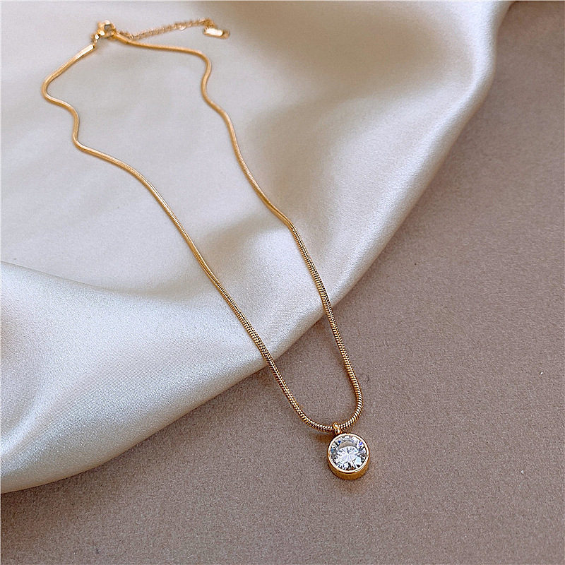 2024 Ins Top Sell Solitaire Circle Pendant Vintage Jewelry Stainless Steel Round Cut White 5A Cubic Zircon CZ Diamond Party Women Wedding Clavicle Nec