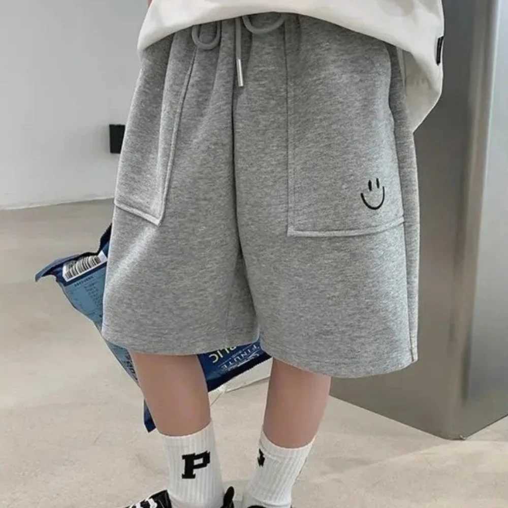 Boys shorts for children aged 2-8 summer fashion minimalism gray smiling face wearing sports pants outside W240813