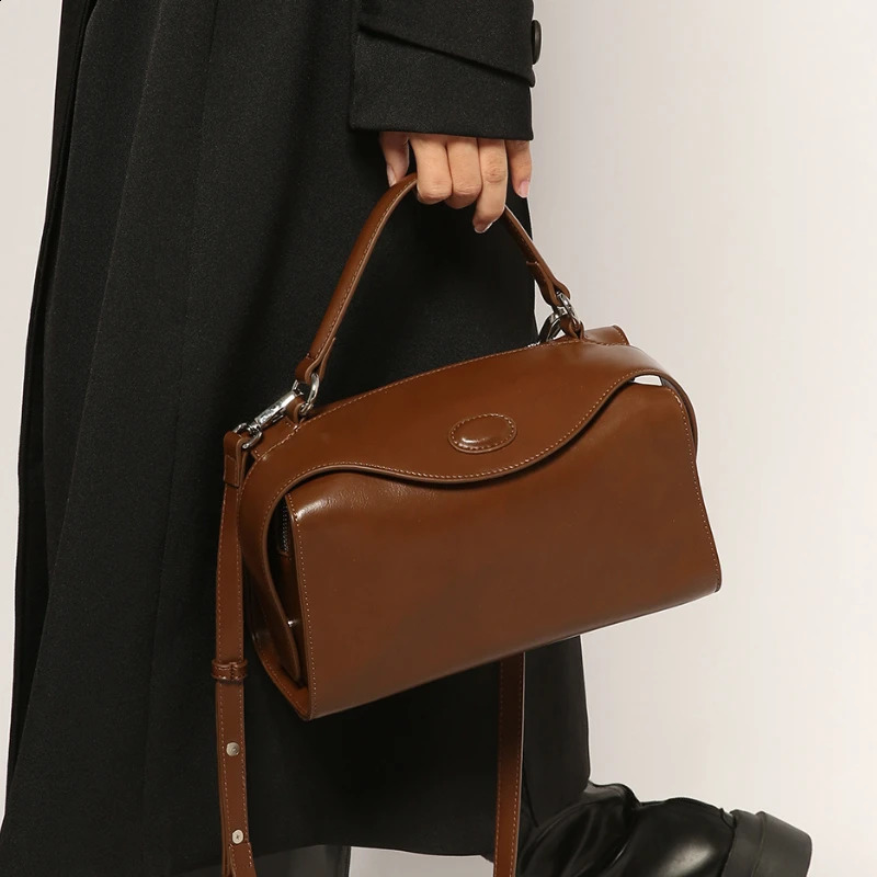 leather womens Boston bag highquality solid color large capacity handbag detachable shoulder strap small cross w240813