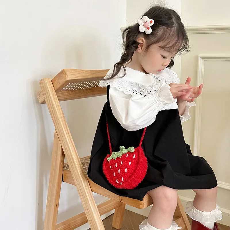 Knitted childrens bag wool coin wallet and handbag cute strawberry ten font fashion fully matched princess mini side pocket W240813