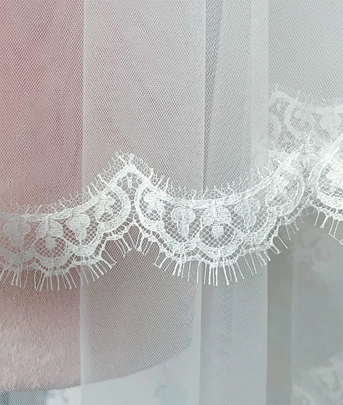 Classic Wedding Veil Two Layer Long Fingertip Length Appliques Veils Lace Edge Custom Made Bridal Accessories High Quality