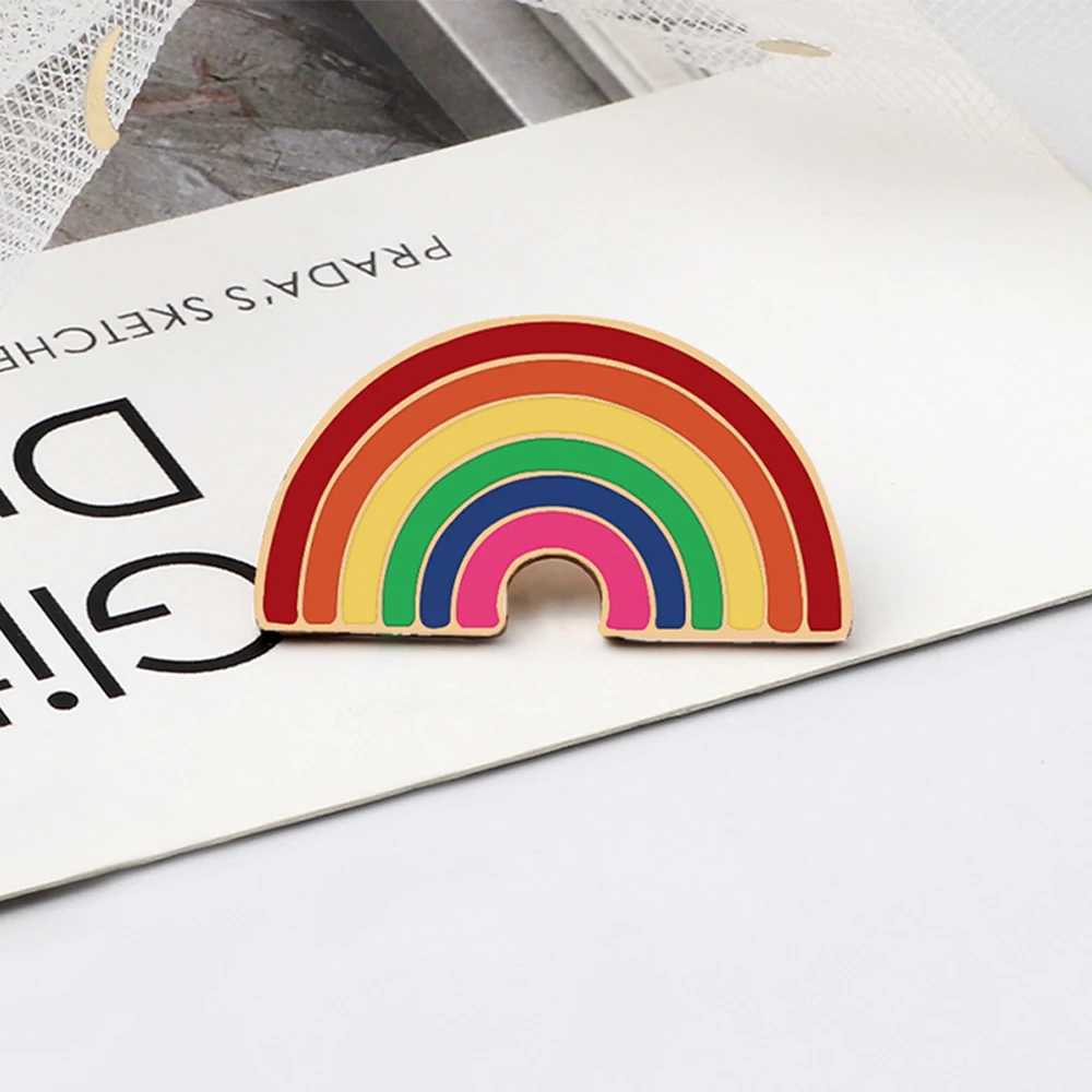 LGBTQ Customized Enamel Pin Proud Lesbian Gay Rainbow Flag Brooch Pansexual Asexual Bisexual Symbol Heart Badge Jewelry W240815