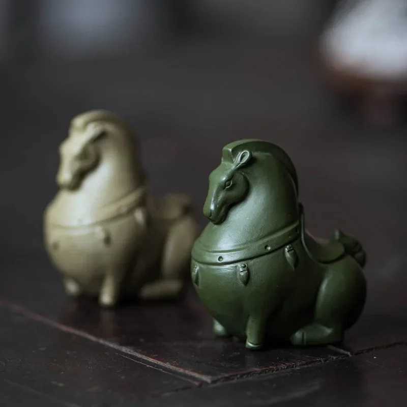 1 PCS Yixing Fashion Purple Clay Small Tea Pet Horse Figurine Ornament Boutique Tea Accessories Crafts Home Tea DecorationXJ240814