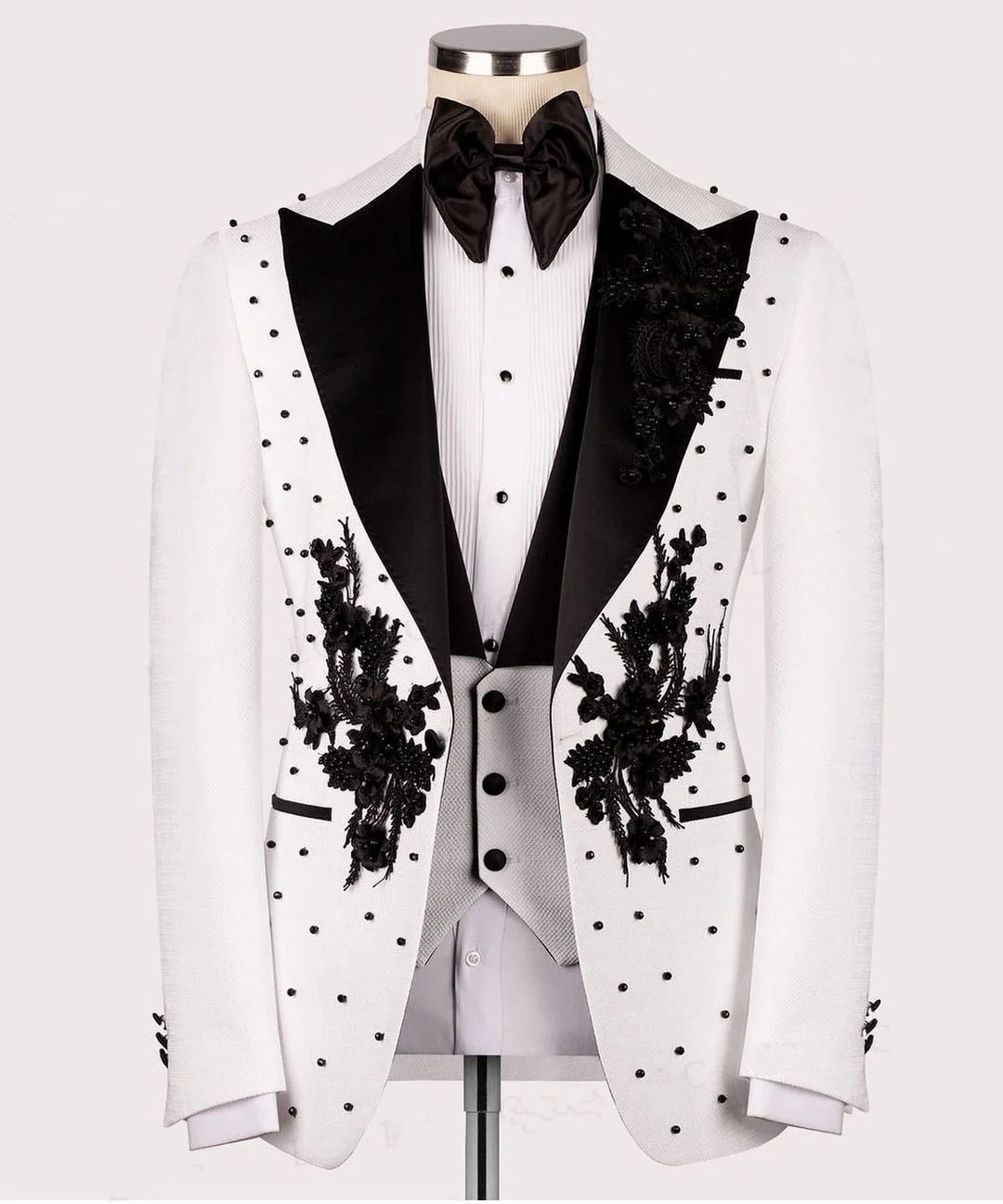 Men's Wedding Suit Peaked Lapel Tailored Blazers Rhinestone Appliques Groom Jacket for Men One Button 2 Pieces Set Custom Made Coat(Pants+Jacket)