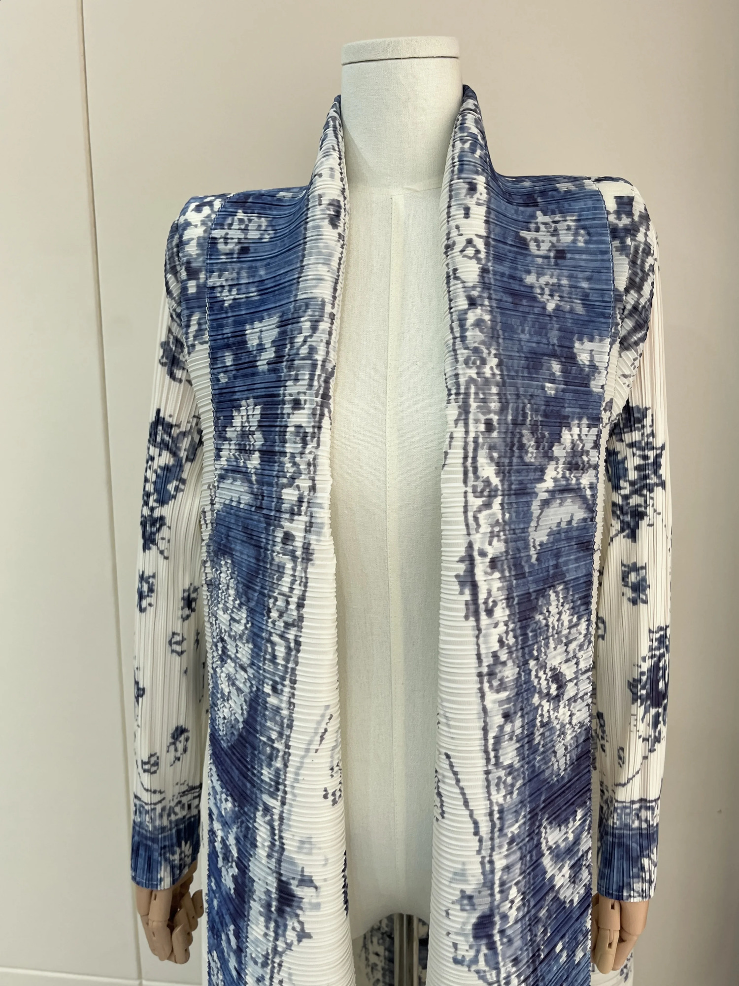 Wrinkled original printed long sleeved jacket for women windproof autumn and winter Abaya style open top plus dress 240814