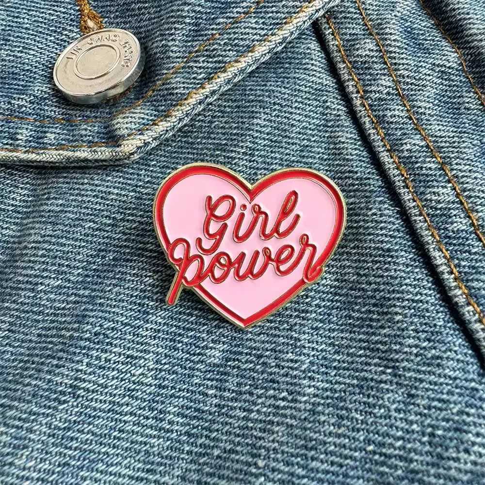 New fashion cute pink heart-shaped brooch for women unisex metal English letter lapel brooch bag clothing version brooch gift W240815