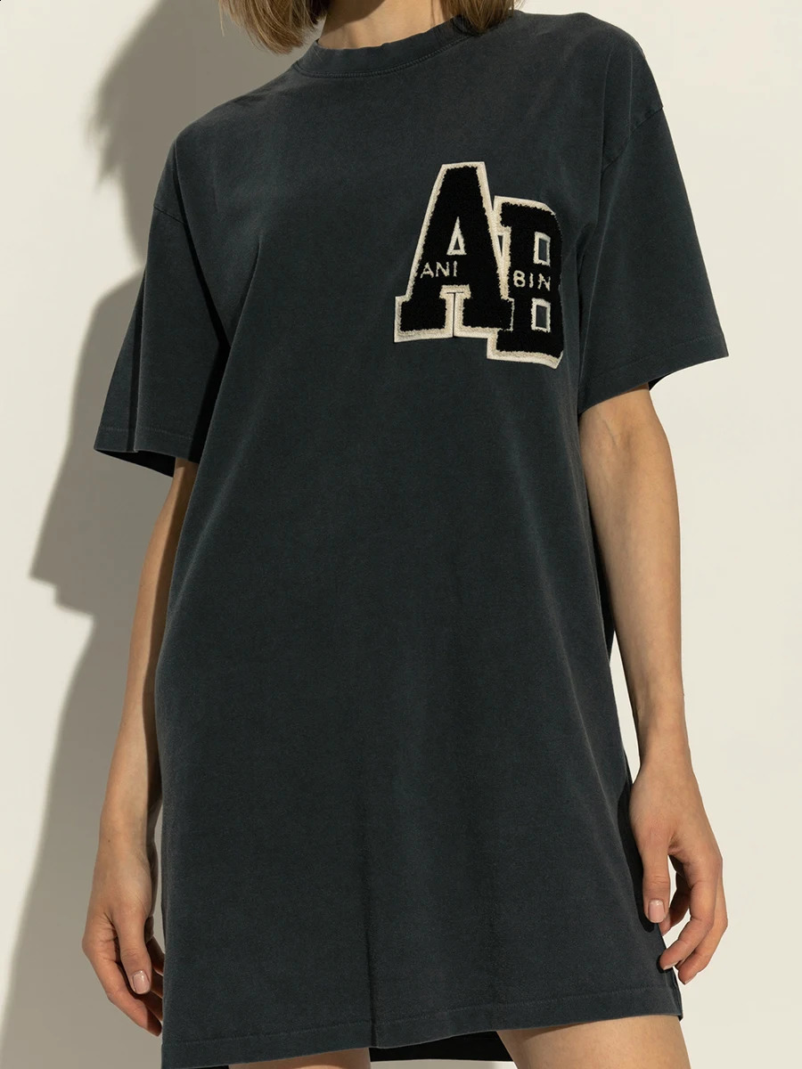 Embroidered Letters Summer Tshirt Womens Oneck Short sleeved Cotton Distressed Casual Top Fashion 240814