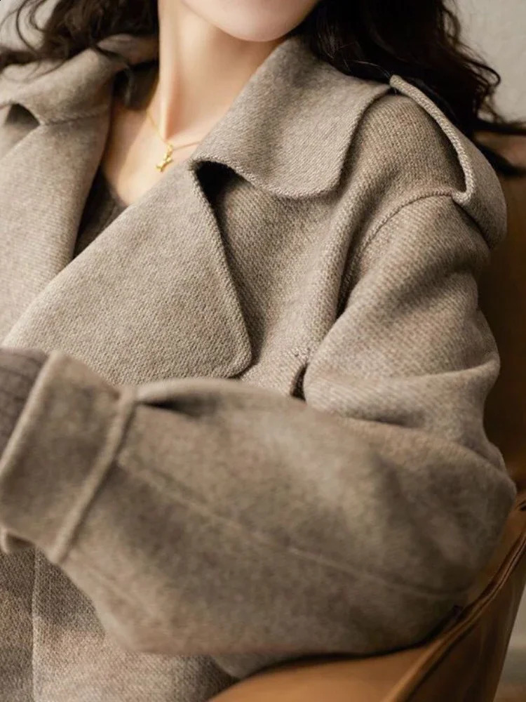 Winter womens jacket fashionable warm casual short sleeved autumn and winter wool coat 240814