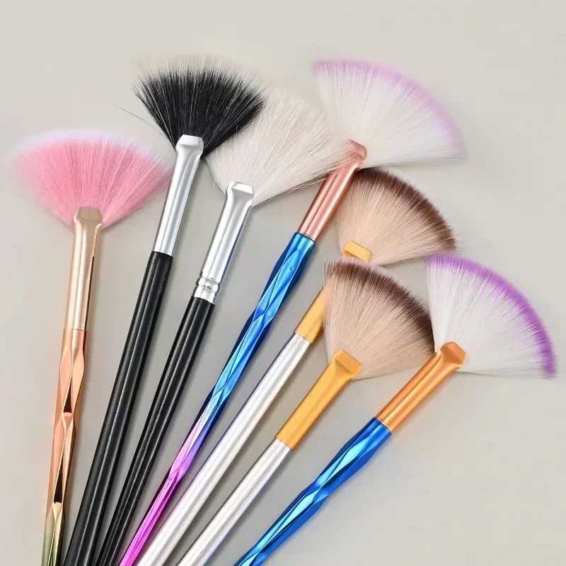 New practical facial brush fan makeup brush soft portable facial mask brush beauty tool W240814