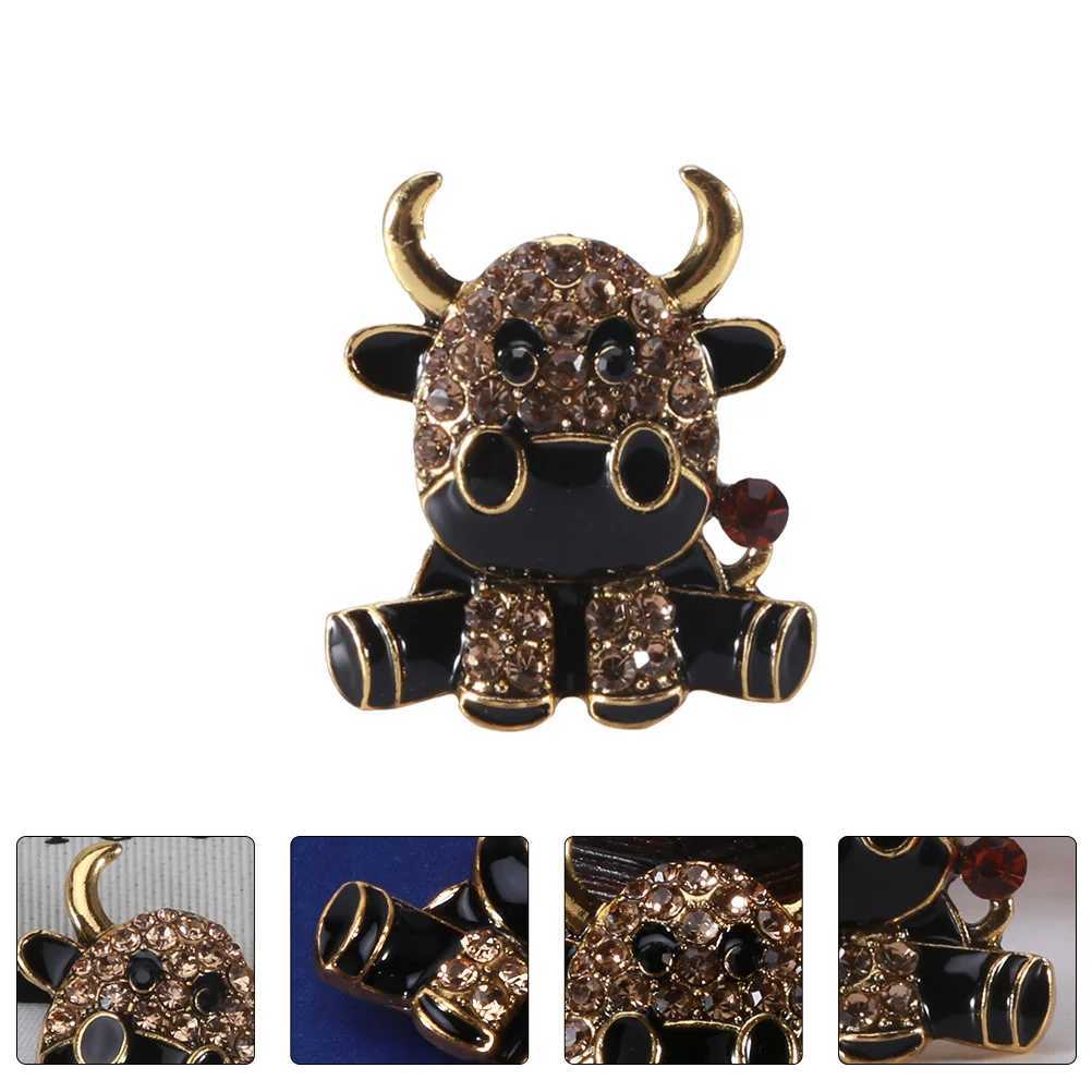 Cow breast rhinestone clothing rhinestone cartoon alloy womens brooch Miss W240815