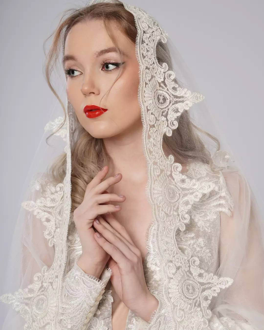 Elegant Wedding Veil Blusher Chapel Length Veils Appliques One Layer Applique Edge Custom Made Bridal Accessories High Quality