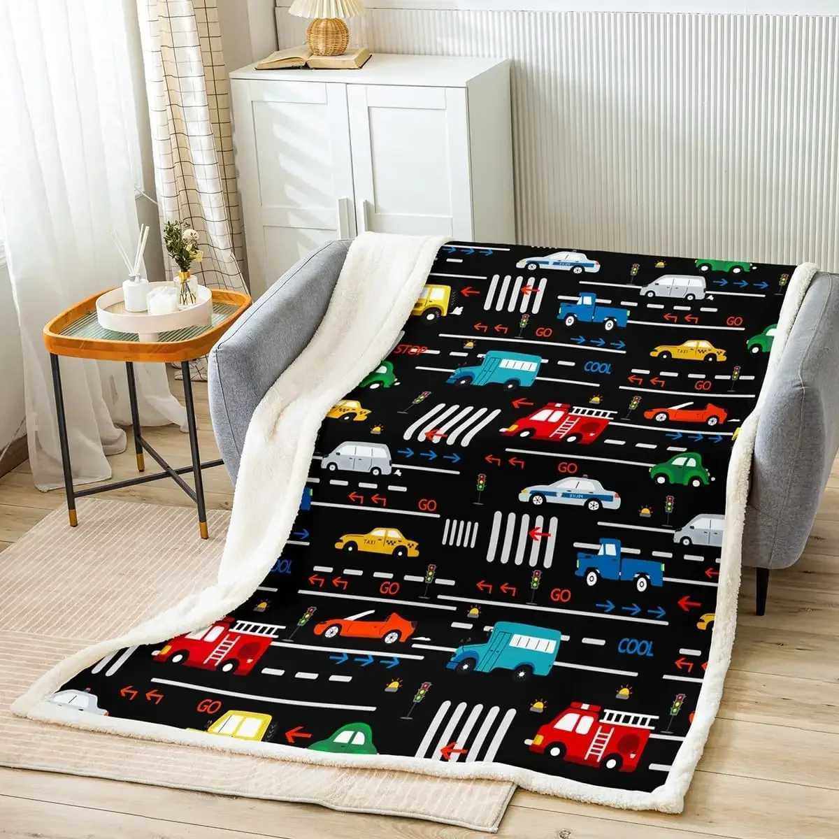 Traffic Light Sherpa Blanket Cartoon Car Fleece Throw Blanket Red Fire Truck Plush Blanket for Kids Cartoon Traffic Y240815
