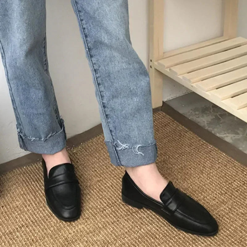 Spring Slip-on Small Leather Shoes for Women British Preppy Style All Match Fu Gu Lofu Flat Single Shoes 240810