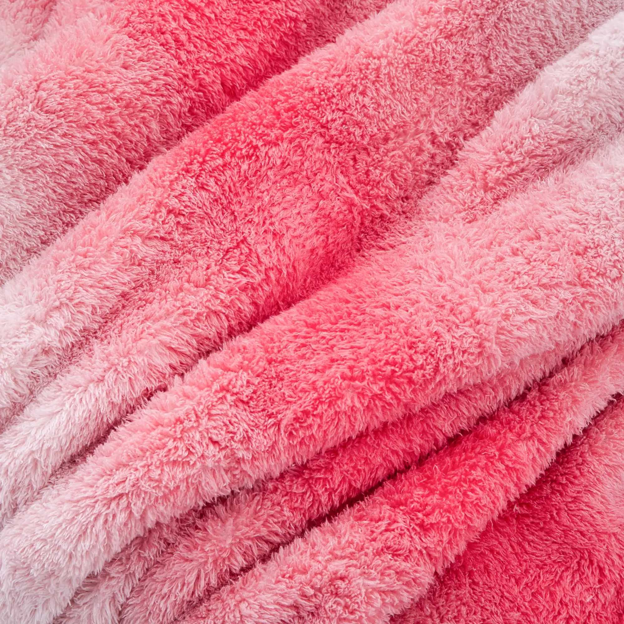 Cozy Plush Pink Ombre Throw Blanket Standard Throw Crafted with Plush High-pile Fibers 100% Polyester Durable and easy to care Y240815