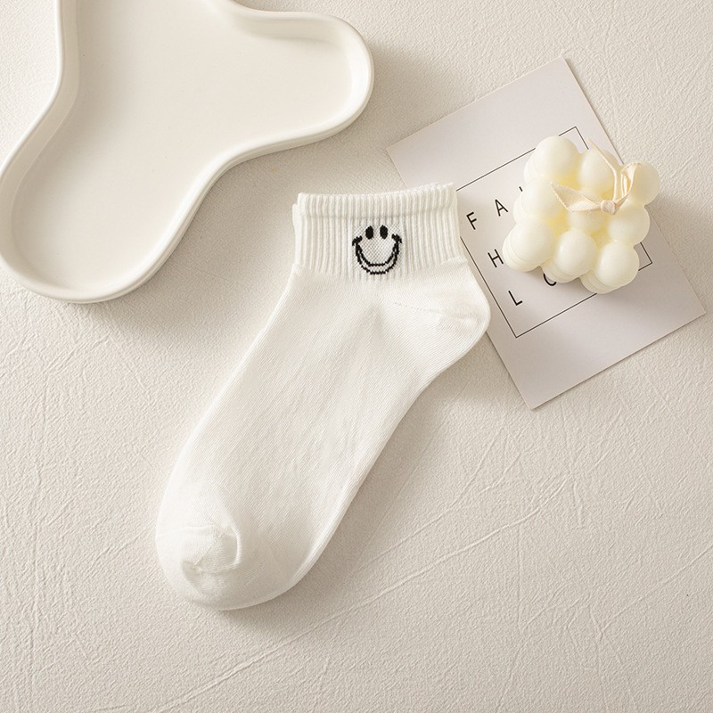 Simple Yet Stylish Women's White Ankle Socks for Spring & Summer - Lightweight and Comfy
