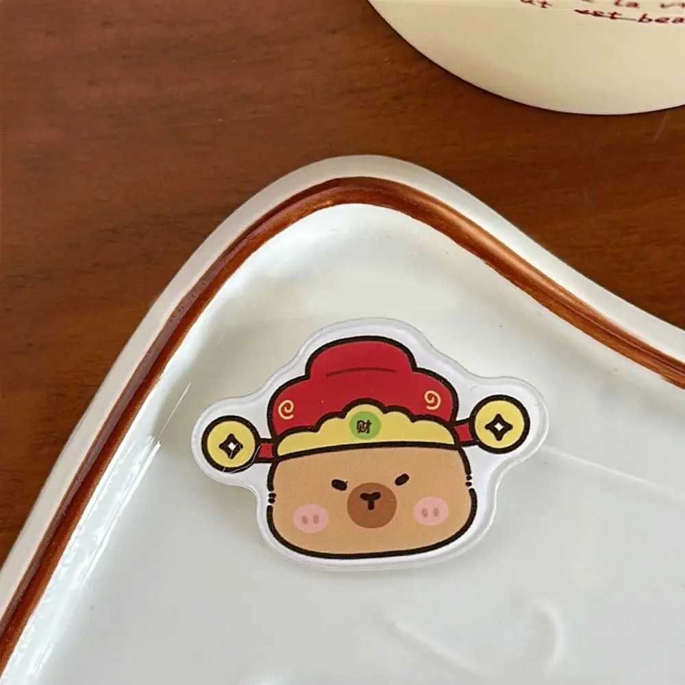 Exquisite Breastpin Burger Capybara Brooch Kapibara Cute Animal Badge Collar Kawaii Acrylic Capybara Pin Girl W240815