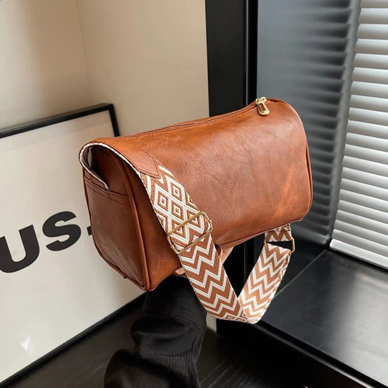 High Quality PU Leather Wide Shoulder Strap Bag Women Vintage Ladies Small Handbag Pillow Messenger Crossbody 240814