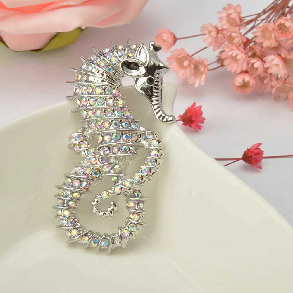 Rhinestone brooch seahorse womens brooch popular in Europe and America W240815