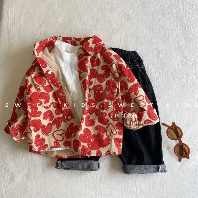 2022 autumn fashion printed heart-shaped jacket for girls and boys baby and childrens jacket casual design W240807
