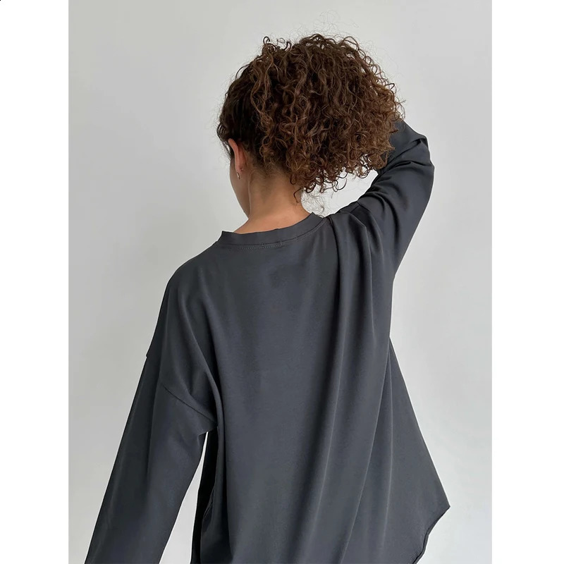 Classic pure cotton Tshirt spring womens loose casual version solid color oversized Oneck long sleeved bottom 240814