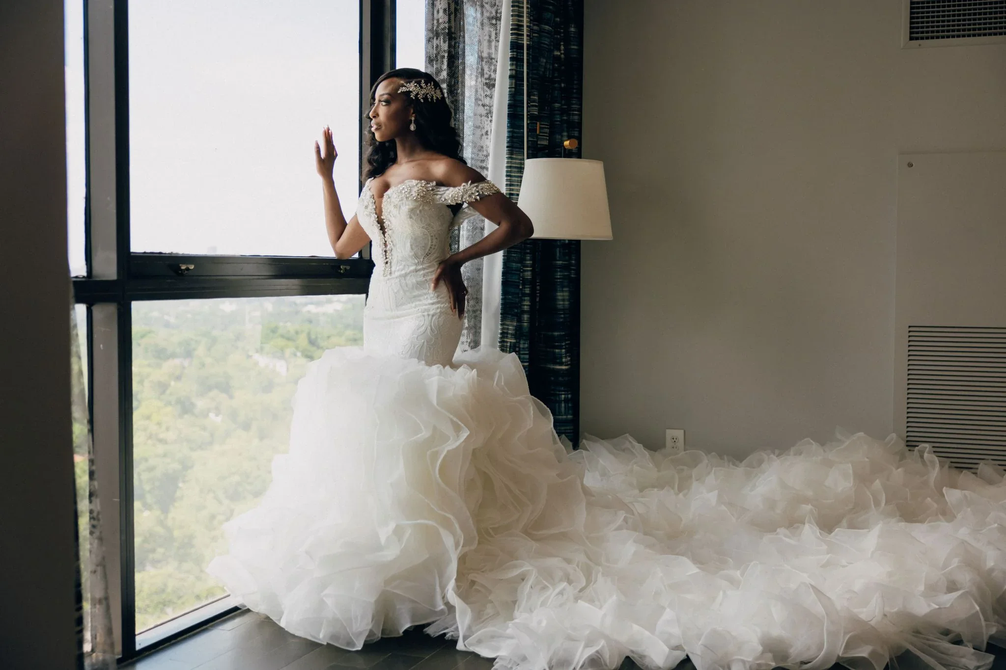 Luxury Appliques Mermaid Wedding Dress Tiered Ruffles Long Train Beaded Bridal Gowns Saudi Arabic Luxury Vestido de Novia