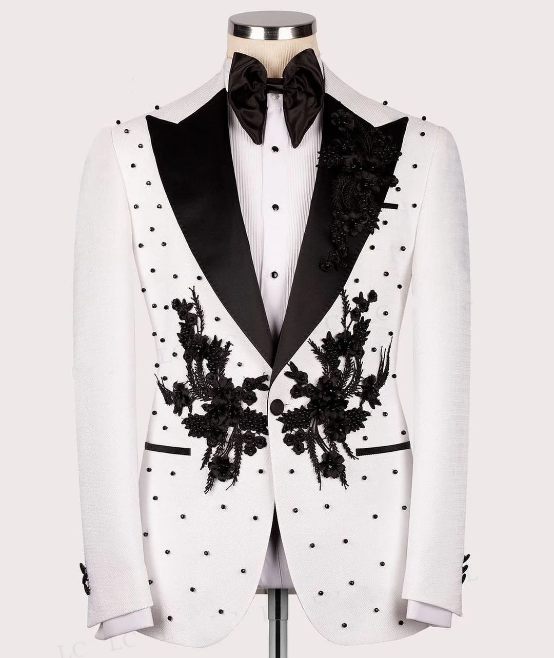 Men's Wedding Suit Peaked Lapel Tailored Blazers Rhinestone Appliques Groom Jacket for Men One Button 2 Pieces Set Custom Made Coat(Pants+Jacket)