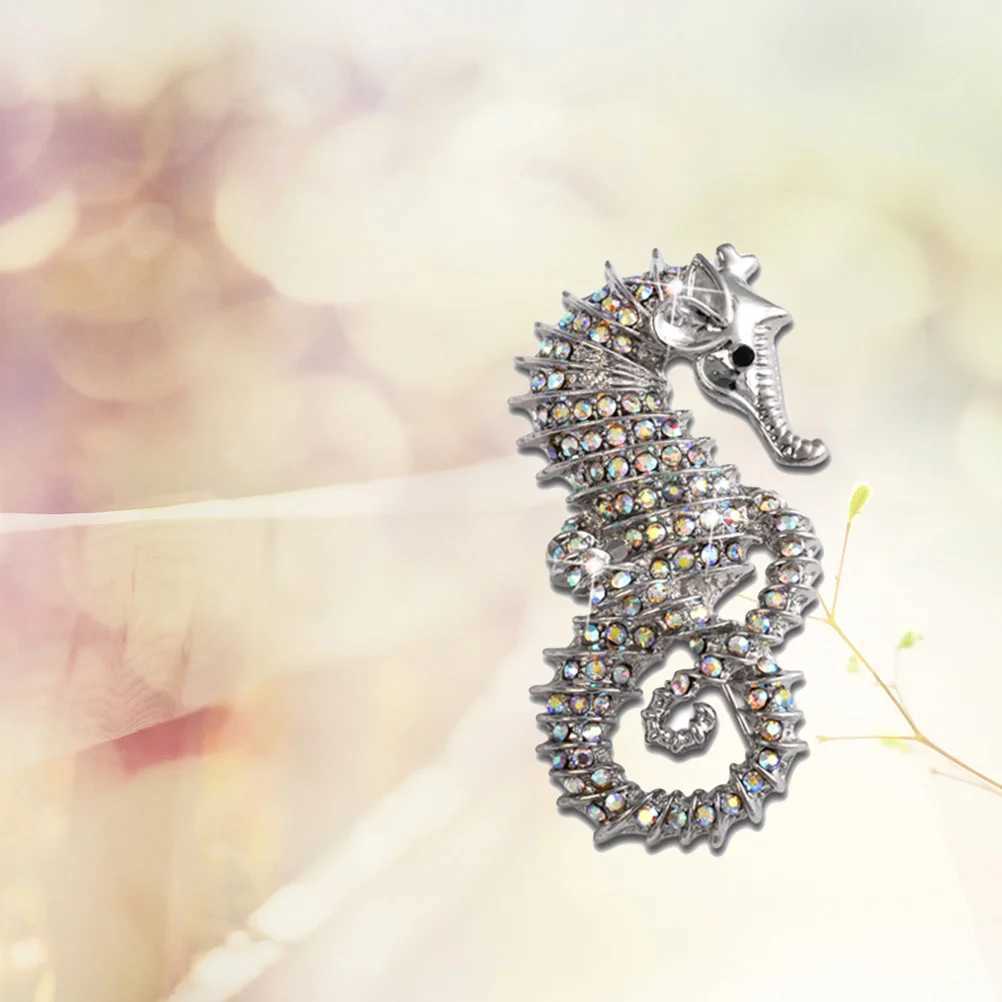 Rhinestone brooch seahorse womens brooch popular in Europe and America W240815