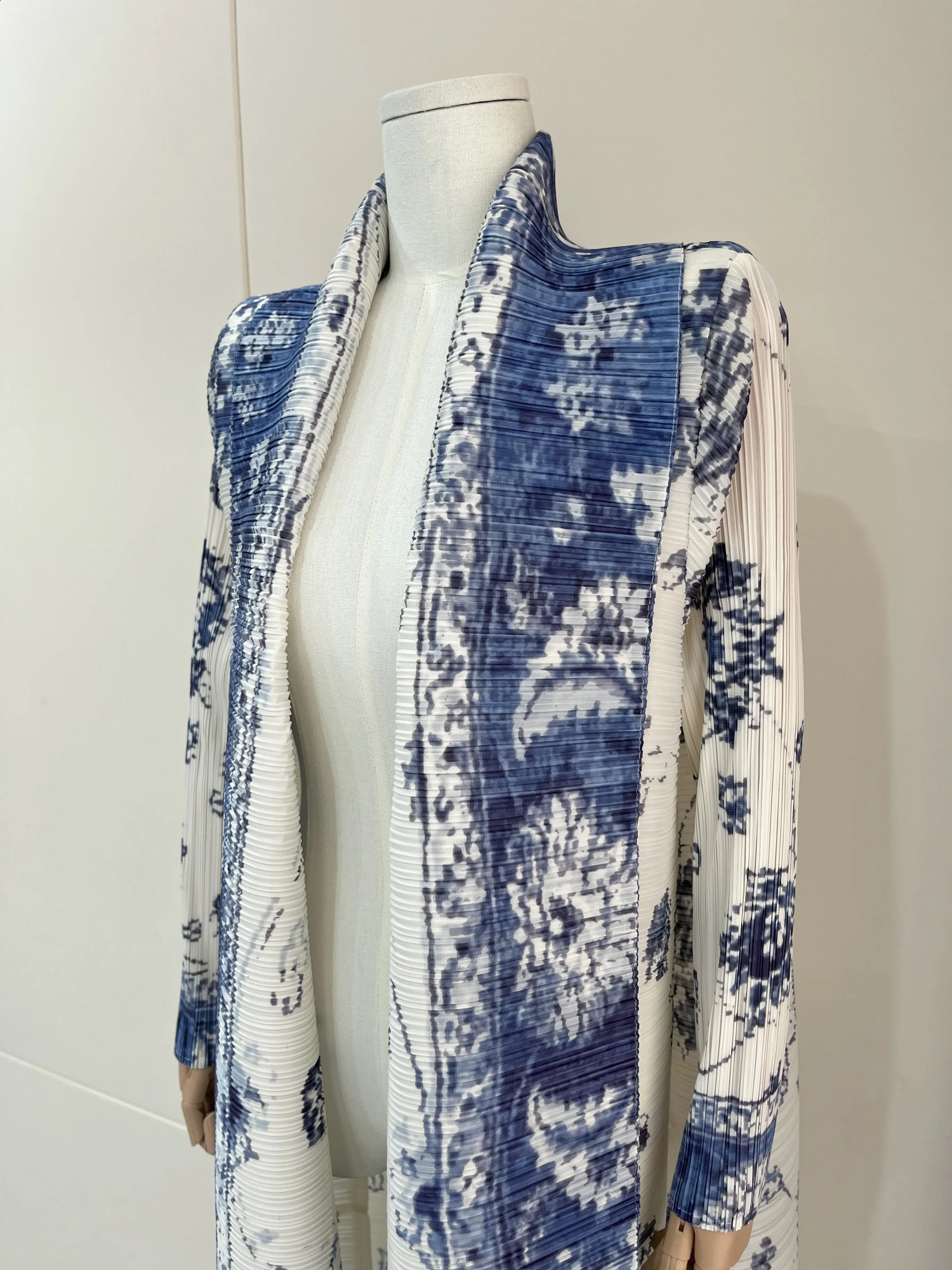 Wrinkled original printed long sleeved jacket for women windproof autumn and winter Abaya style open top plus dress 240814