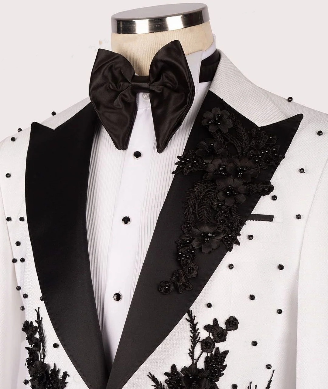 Men's Wedding Suit Peaked Lapel Tailored Blazers Rhinestone Appliques Groom Jacket for Men One Button 2 Pieces Set Custom Made Coat(Pants+Jacket)