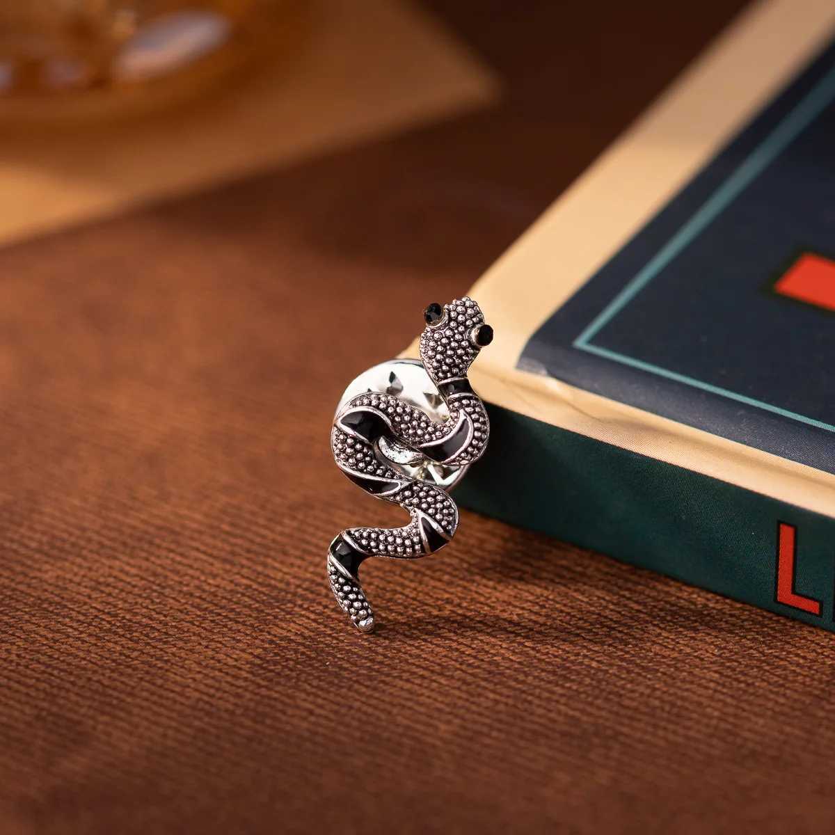 Exquisite Fashion Mini Snake Cobra Animal Brooch Mens Punk Trend Business Party Clothing Pin Jewelry W240815