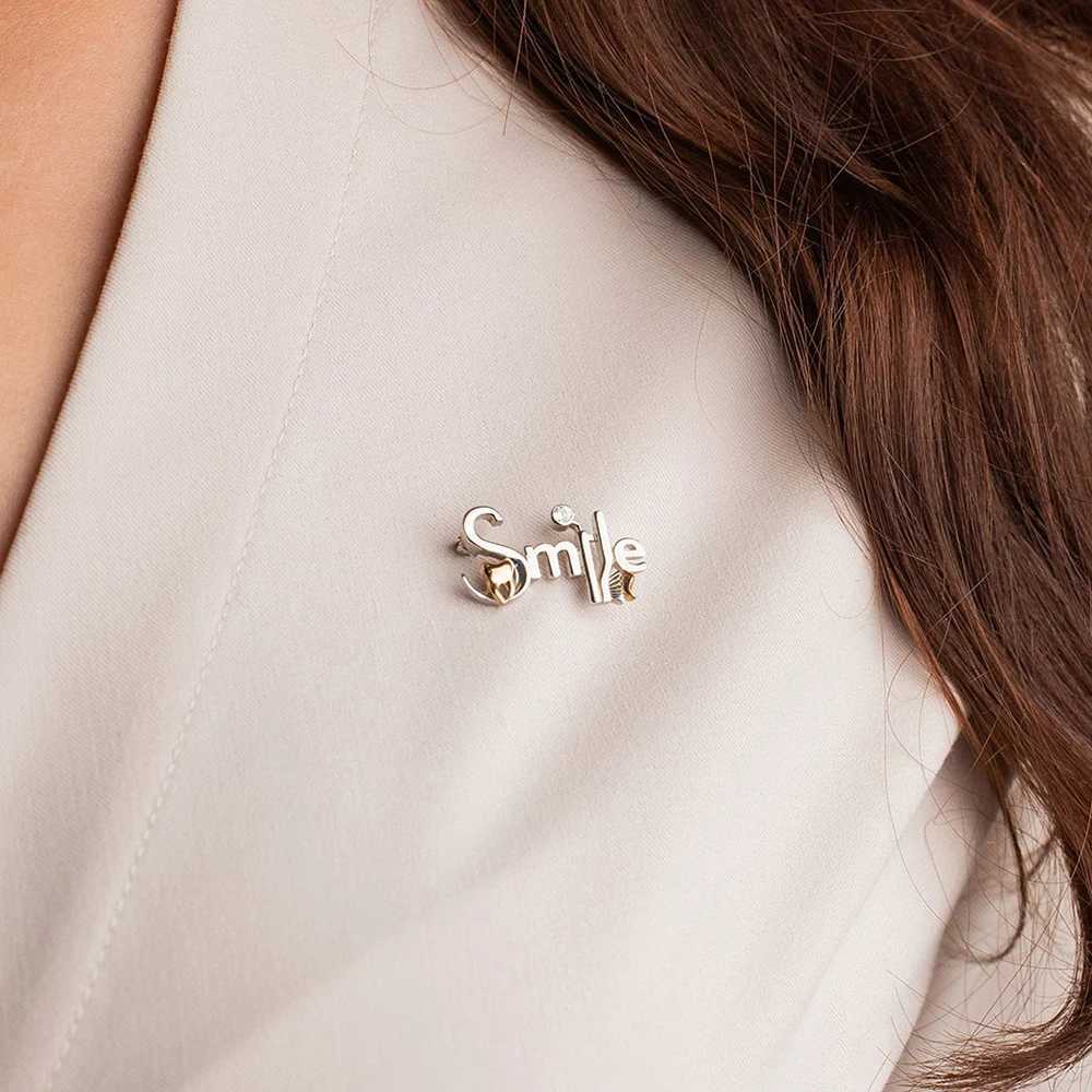 DCARZZ Smile Unique Dental Toothbrush Mirror Pin Creative Oral Dental Medical Jewelry Collar Badge Gift W240815