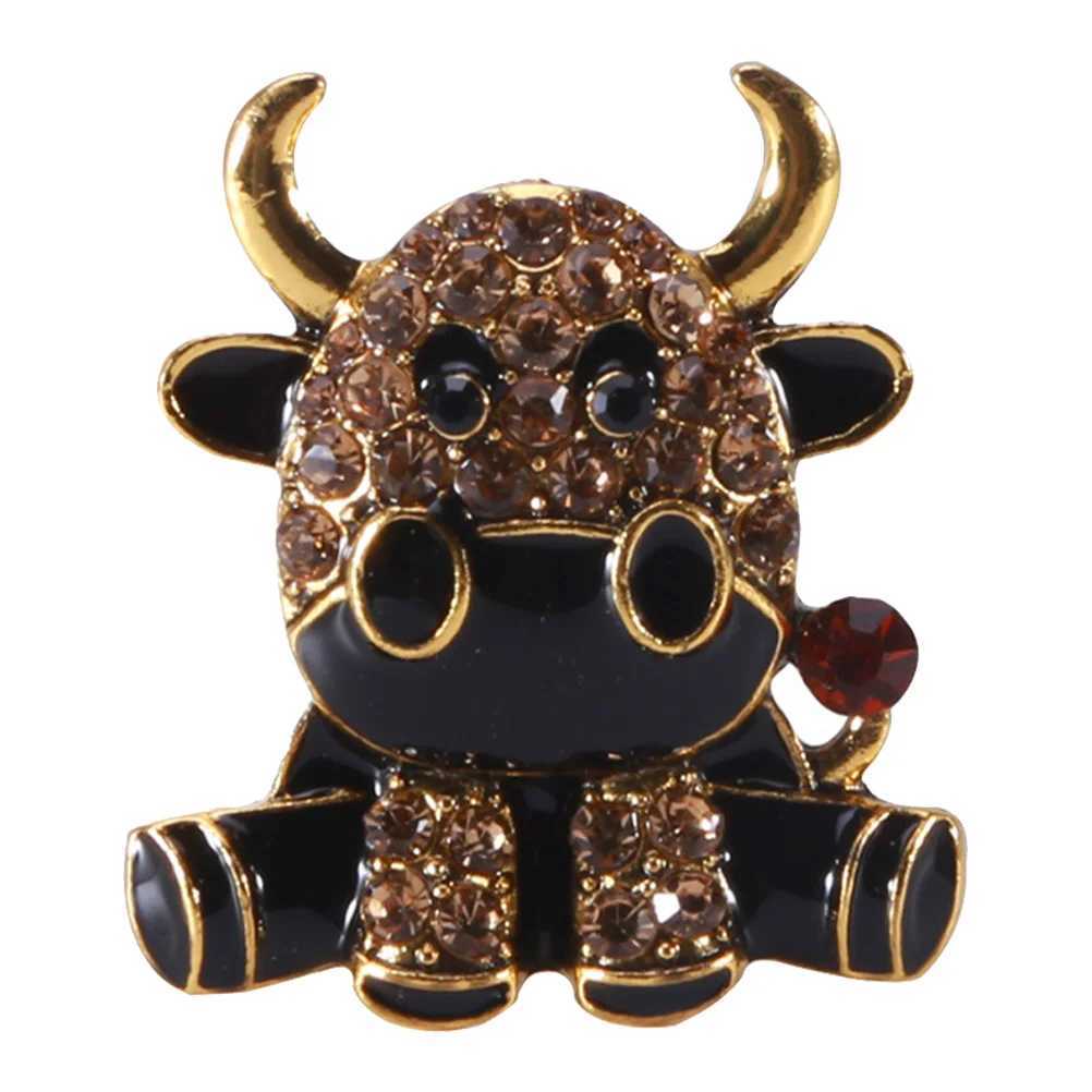 Cow breast rhinestone clothing rhinestone cartoon alloy womens brooch Miss W240815