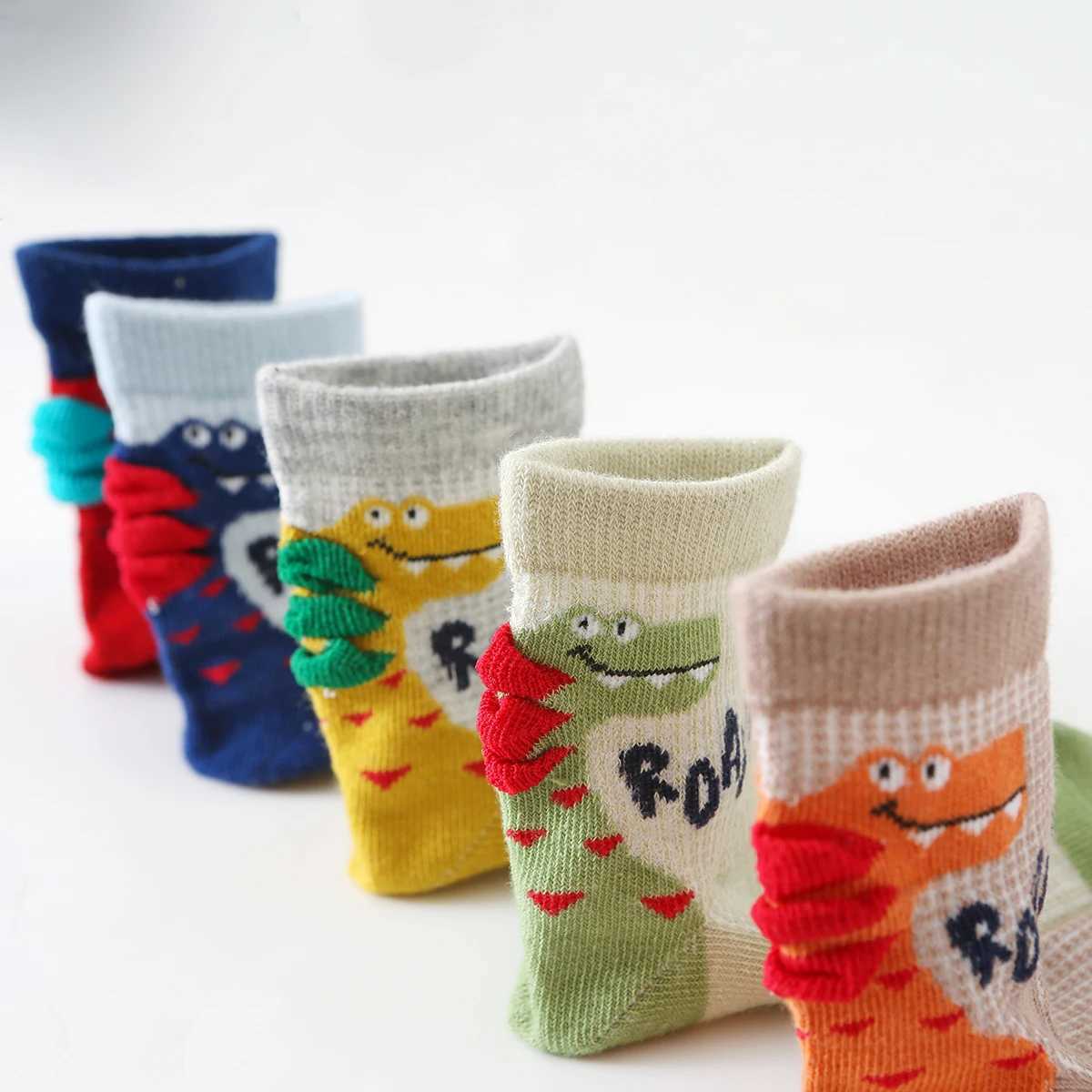 5 pairs of cute socks with cartoon dinosaur patterns suitable for boys and children breathable comfortable highly elastic and sweaty W240814