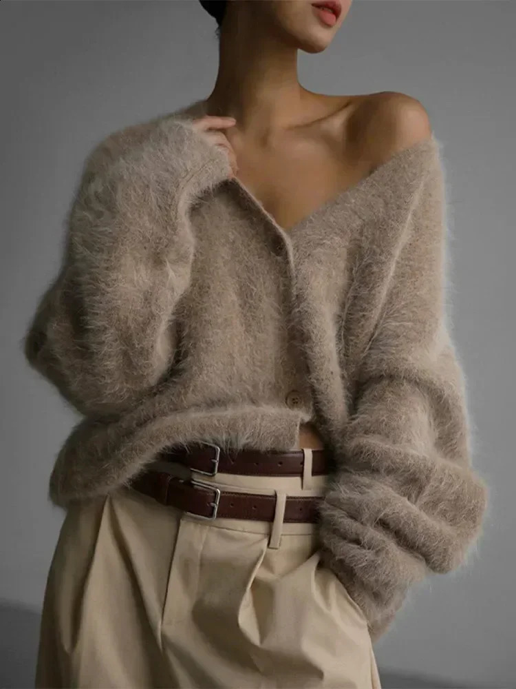 Knitted autumn and winter womens commuting loose jacket sweet thick cashmere wool cardigan chic single chest long sleeved sweater 240814