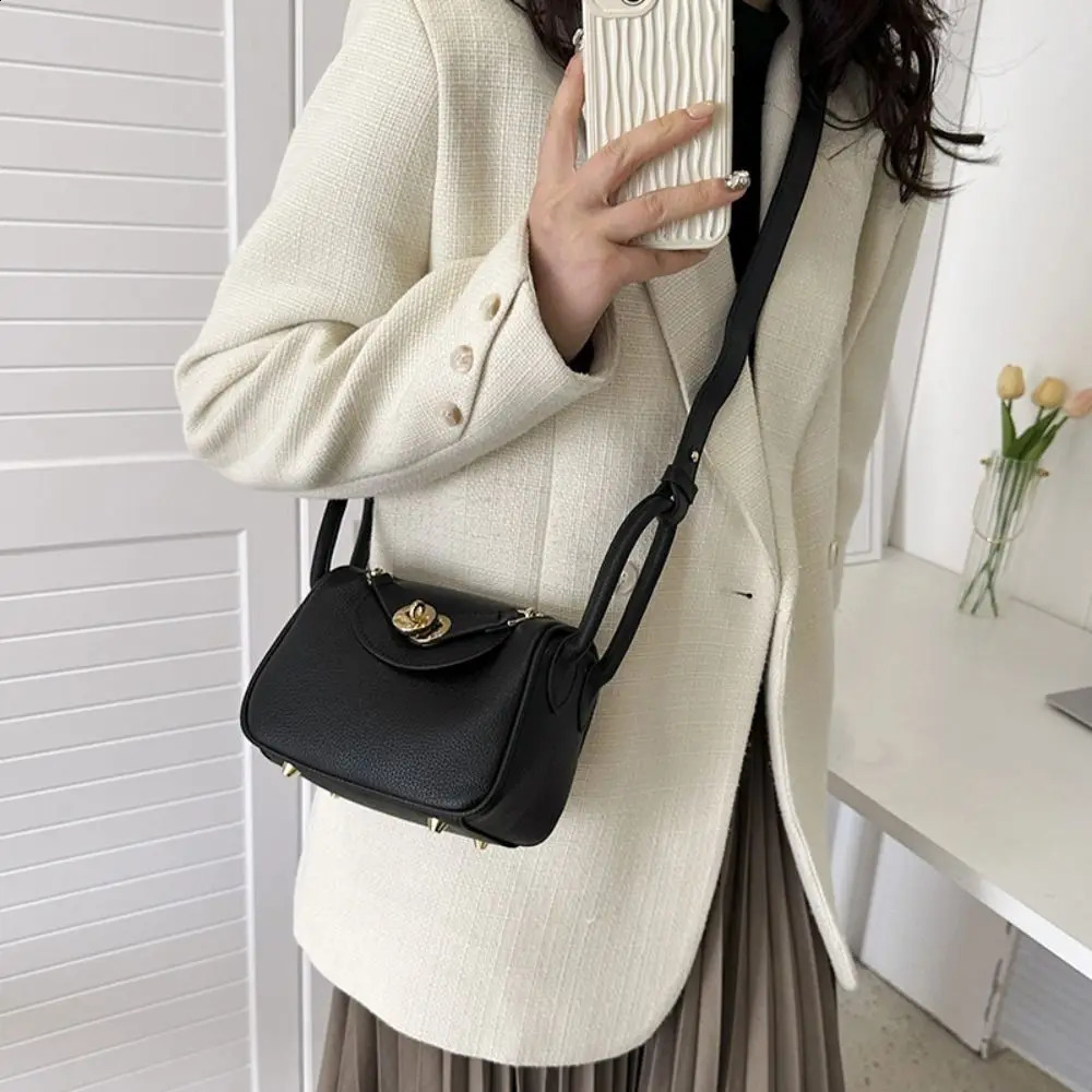 Leather Female Fashion Pillow Bag Small Crossbody Bags for Women Handbags and Purses 240821Z