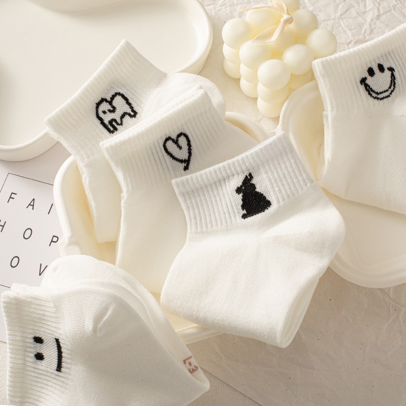 Simple Yet Stylish Women's White Ankle Socks for Spring & Summer - Lightweight and Comfy
