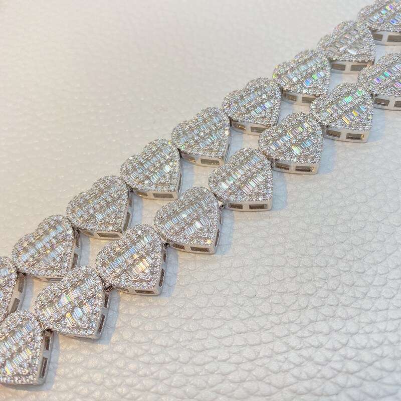 2024 New Hot Selling High Quality Hip Hop Jewelry Heart-Shape VVS Moissanite Cuban Chain Necklace