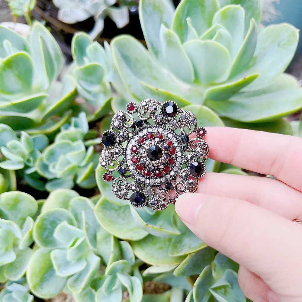 Neovison high-quality Trkiye brooch suitable for delicate women antique gold antique round resin flower brooch body jewelry W240815