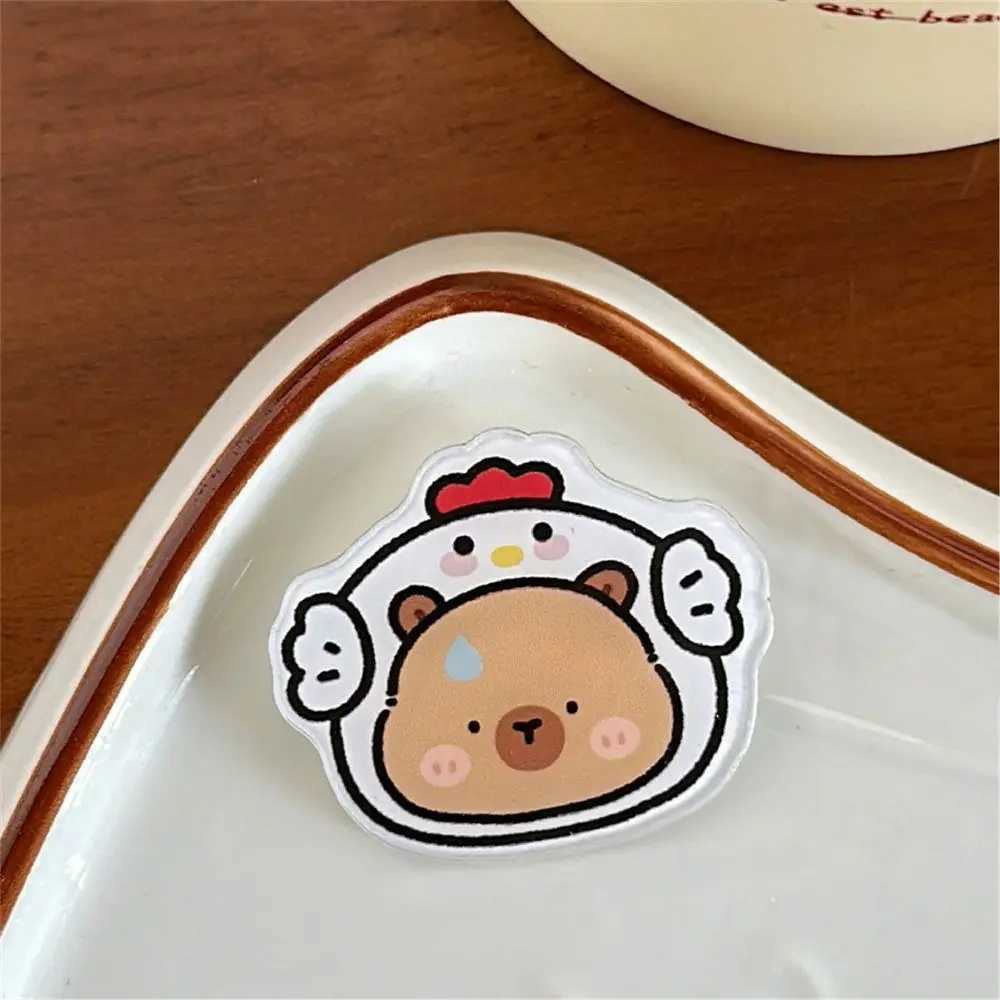 Exquisite Breastpin Burger Capybara Brooch Kapibara Cute Animal Badge Collar Kawaii Acrylic Capybara Pin Girl W240815