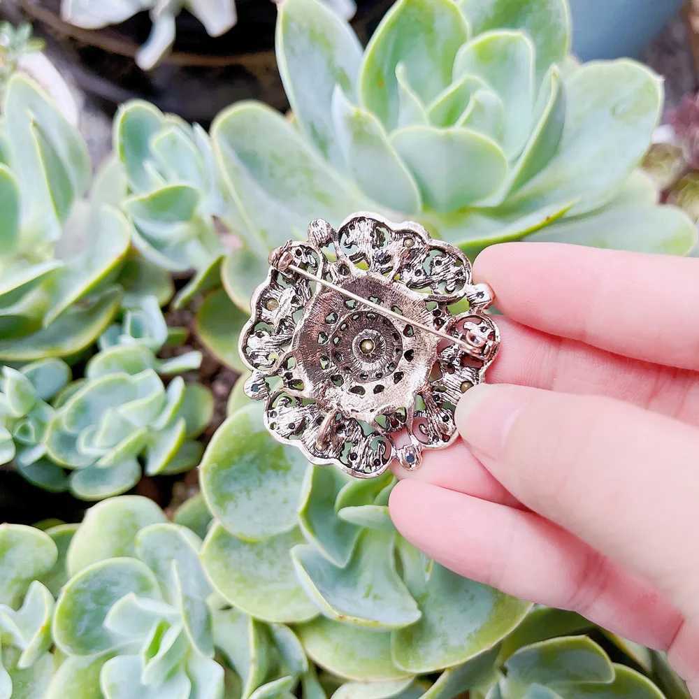 Neovison high-quality Trkiye brooch suitable for delicate women antique gold antique round resin flower brooch body jewelry W240815